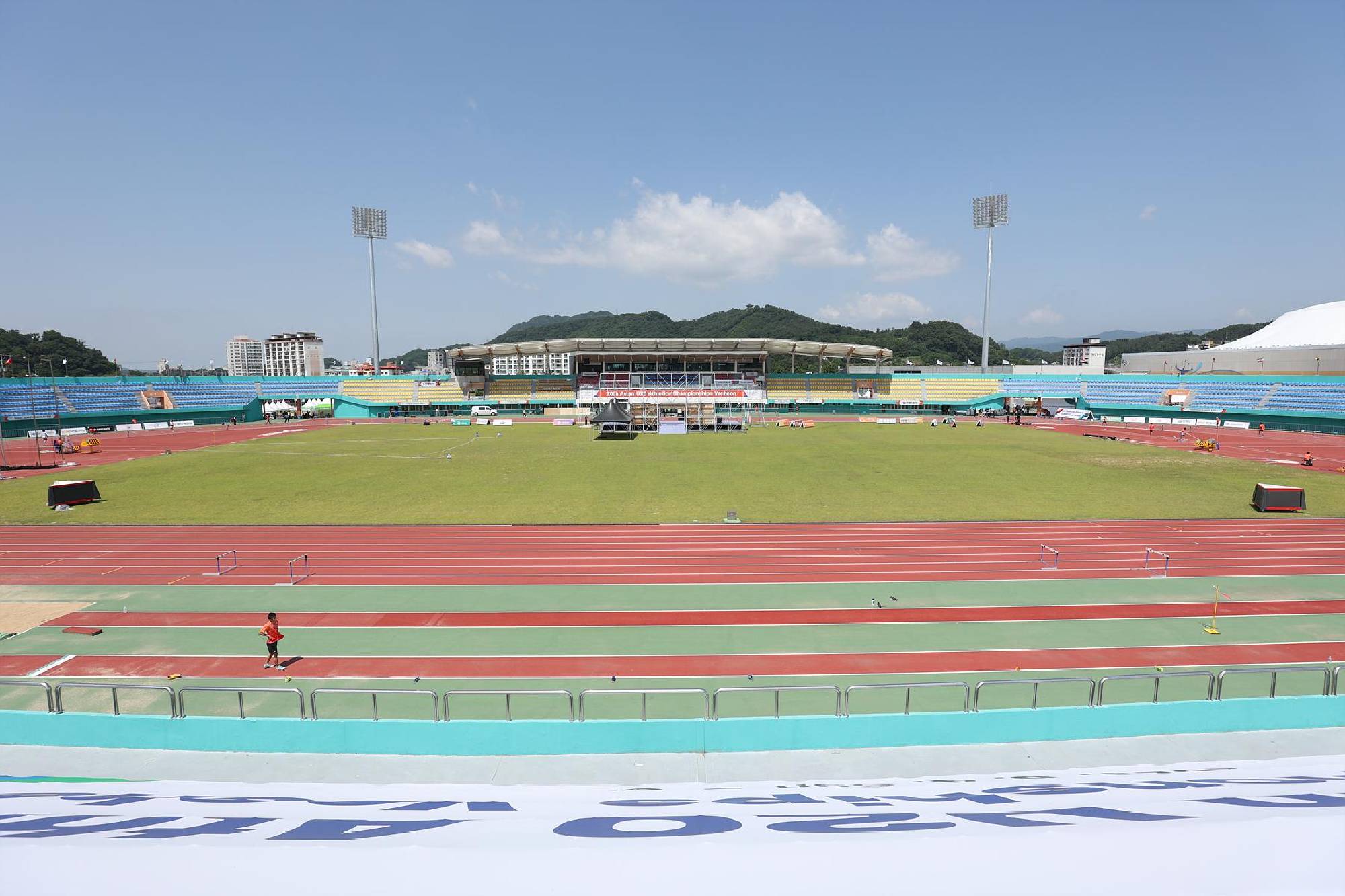 0602 D-2 Field photo of the stadium 01