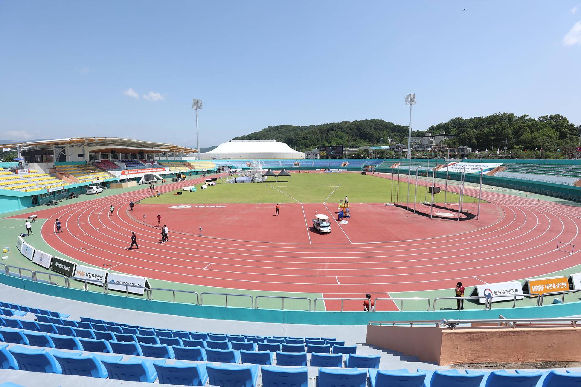 0602 D-2 Field photo of the stadium 02