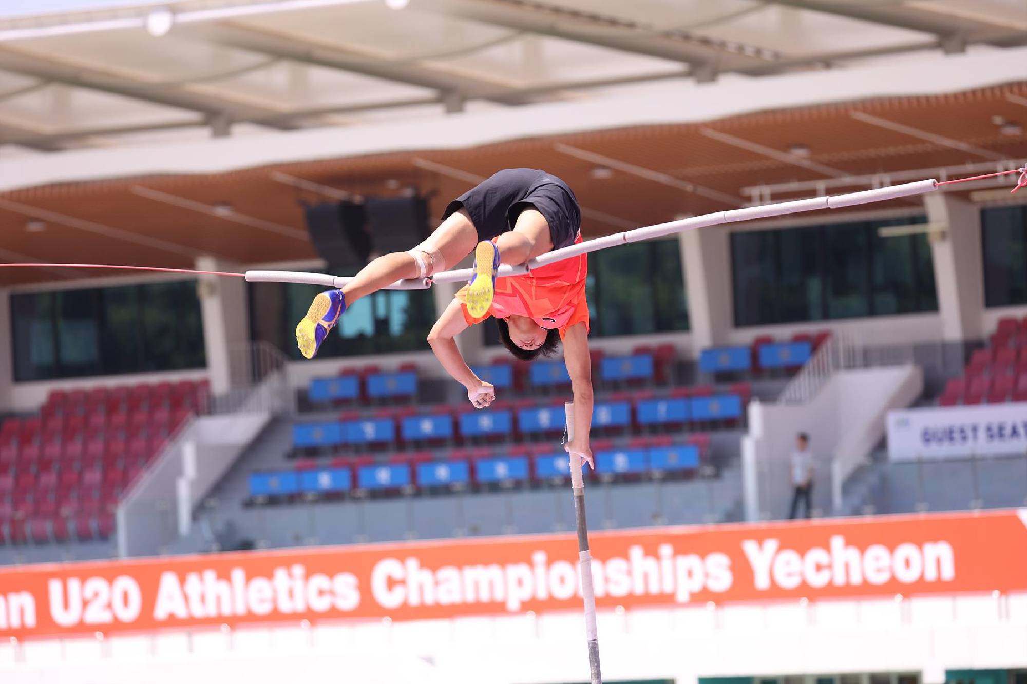 0602 D-2 Field photo of the stadium 08